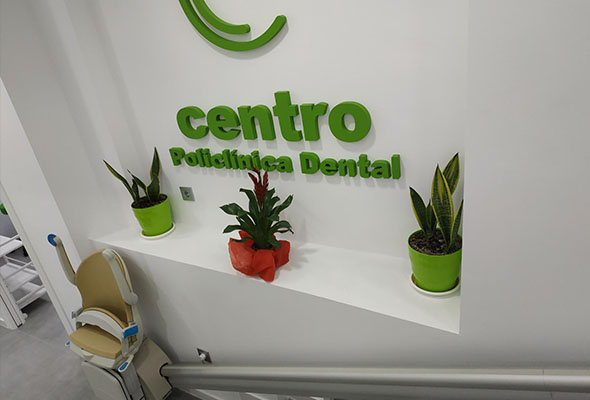 subida-logo-clinica-dentista-molina